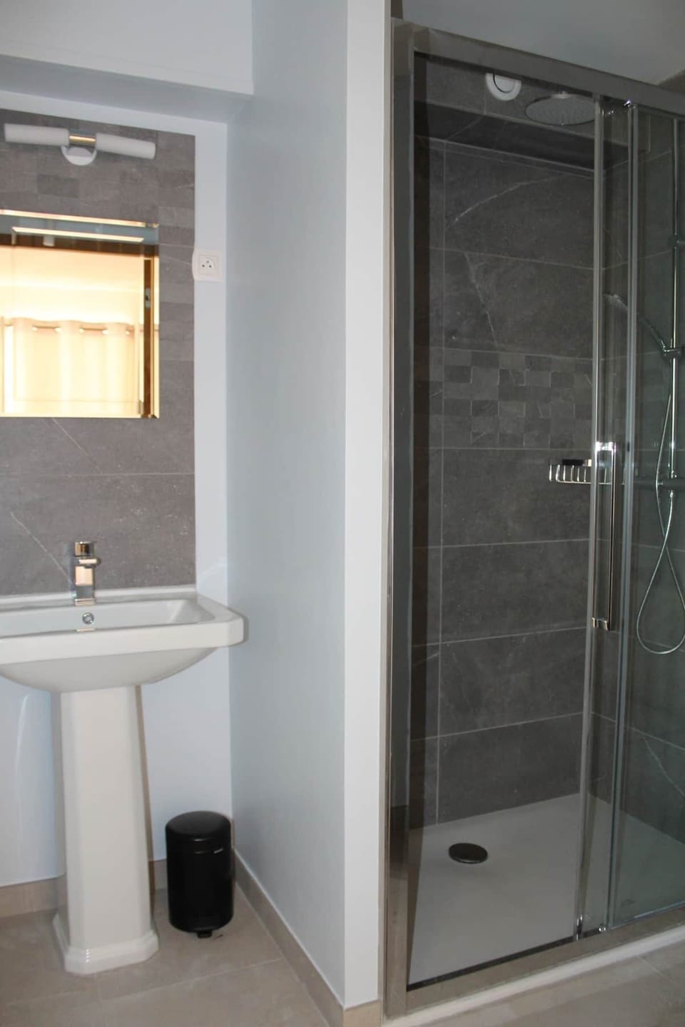 Le Canigou - Bedroom 1 (3)