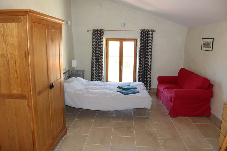 Le Mas - Bedroom 1 (1)