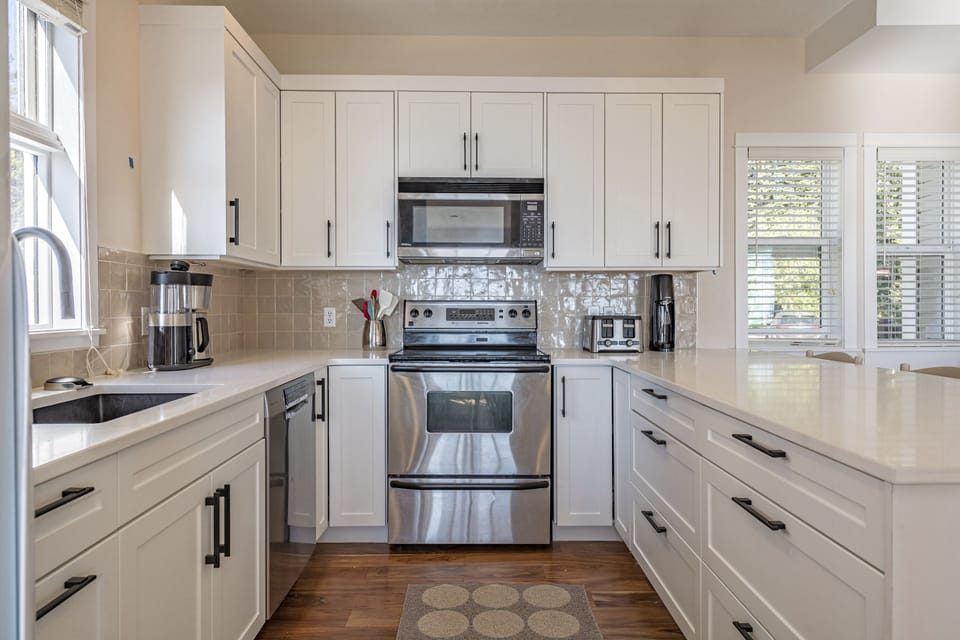 Large Modern Kitchen 