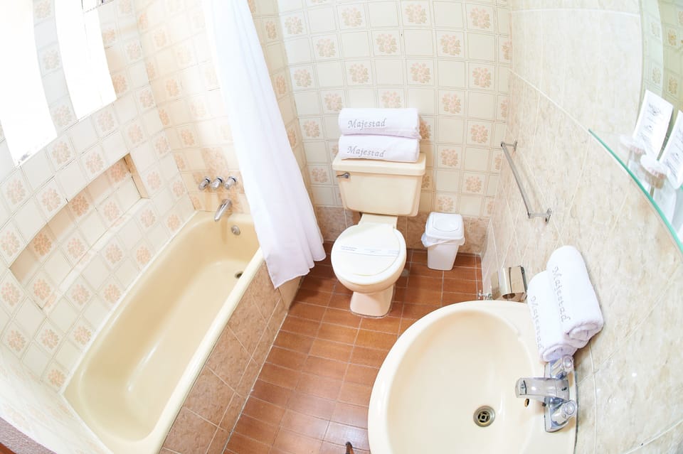 Double Room | Bathroom | Rainfall showerhead, towels