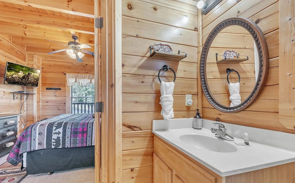 King suite bathroom view
