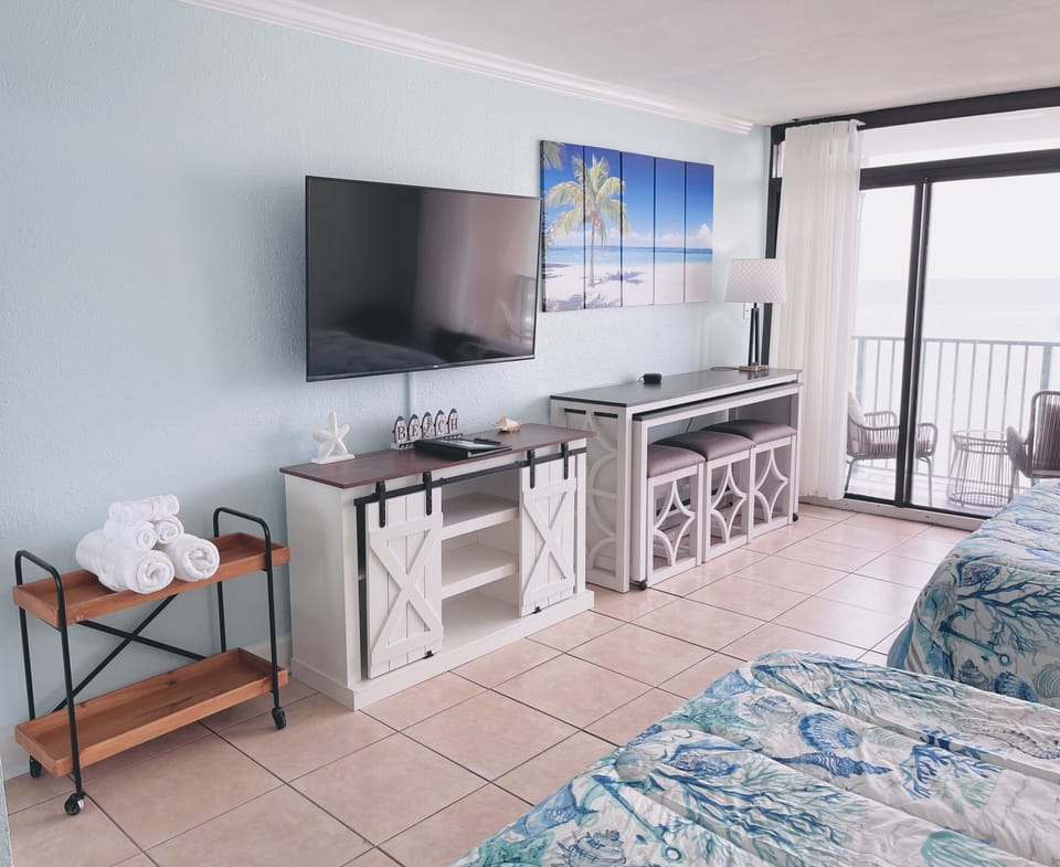 Enjoy onsite entertainment with Smart TV and Alexa Echo Dot. 