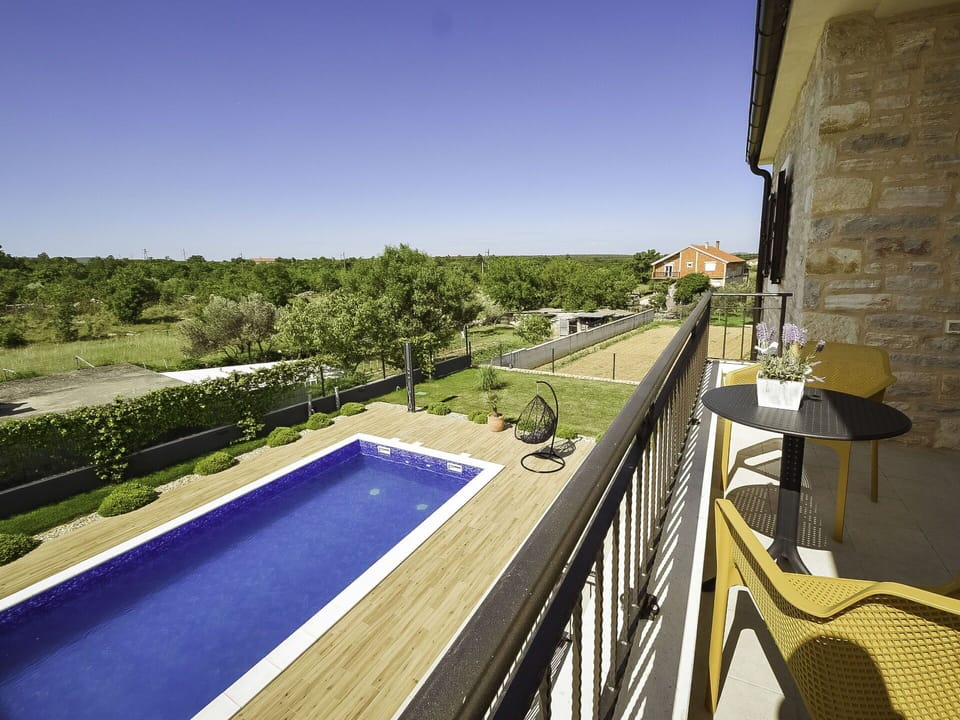 Water, Plant, Building, Daytime, Property, Sky, Swimming Pool, Azure, Tree, Body Of Water