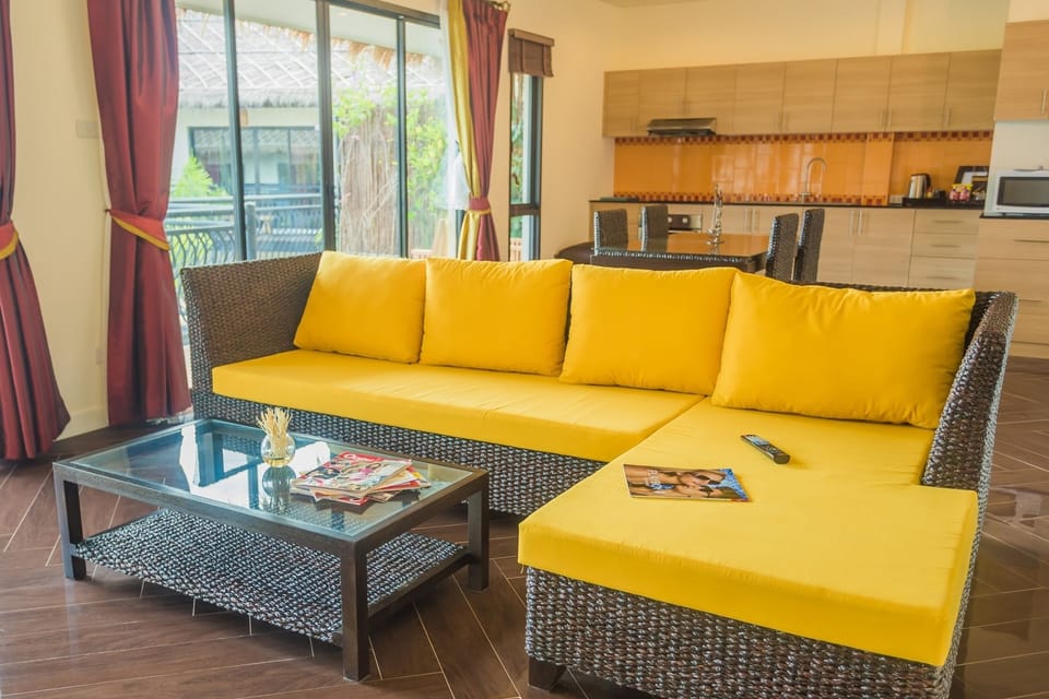 Penthouse Suite | Living area | TV