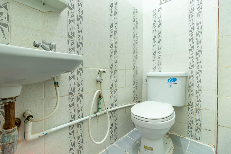 Standard Room | Bathroom | Shower, free toiletries, hair dryer, towels
