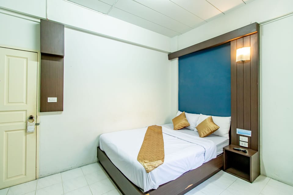 Standard Room | Desk, rollaway beds, free WiFi, bed sheets