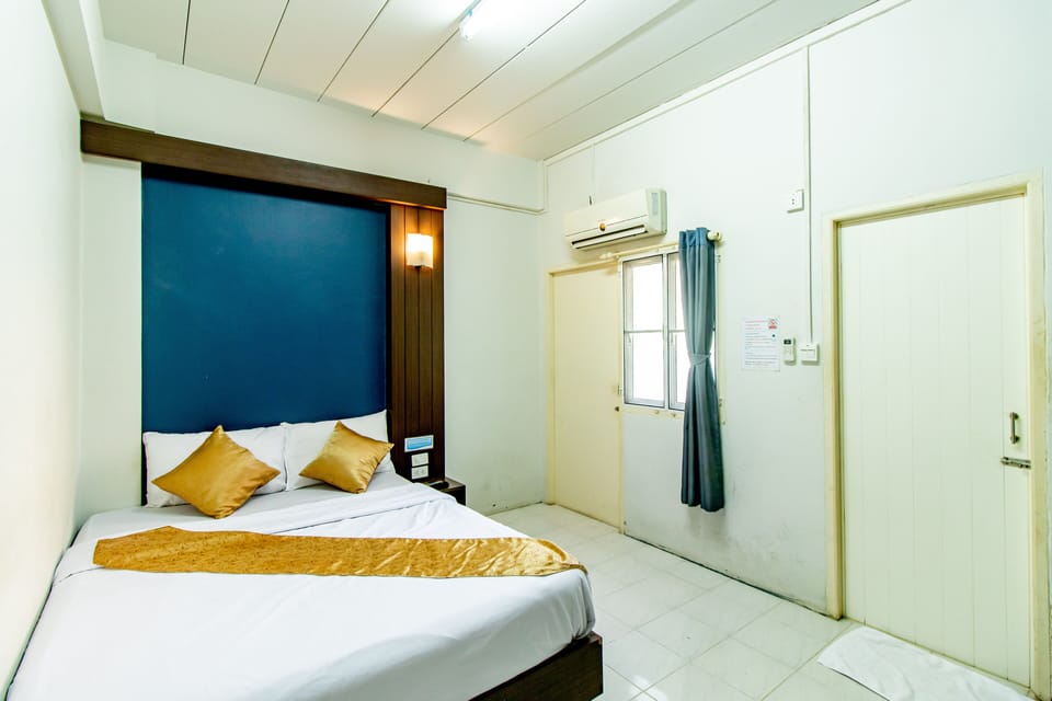 Standard Room | Desk, rollaway beds, free WiFi, bed sheets