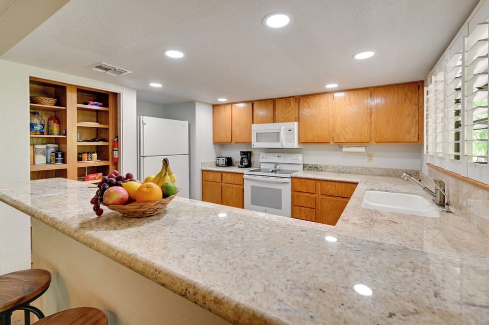 Kitchen | Breakfast Bar