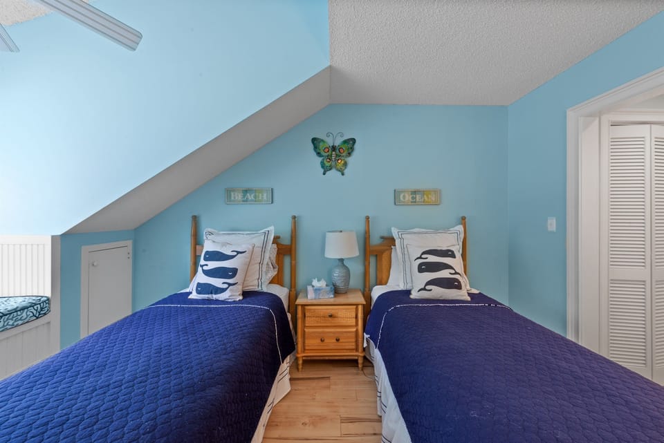 Twins in 2nd Bedroom