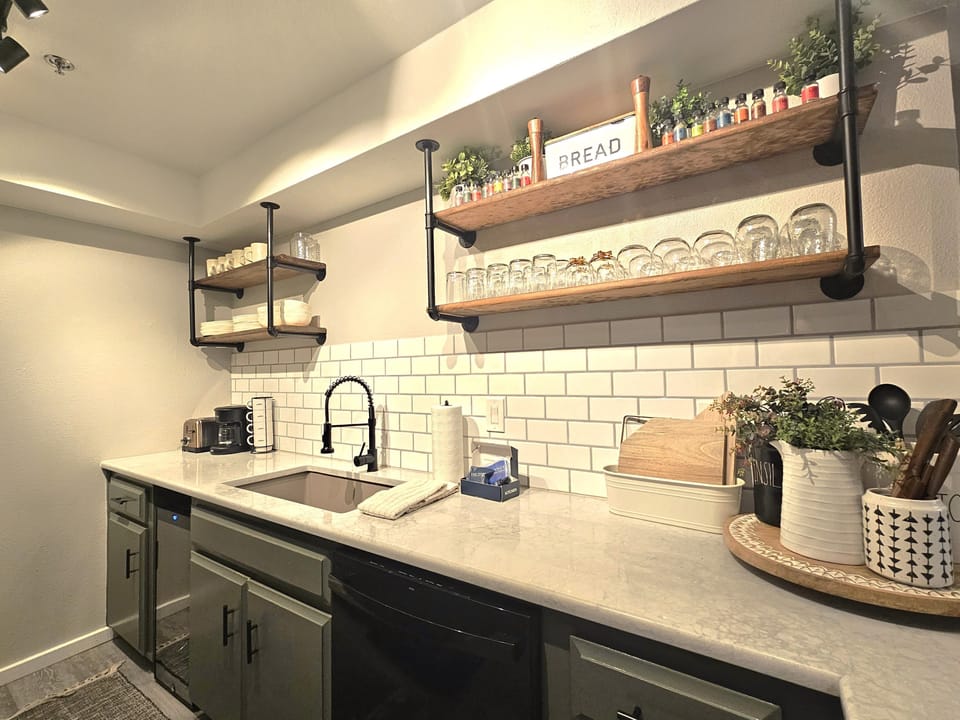 Main Level - Kitchen