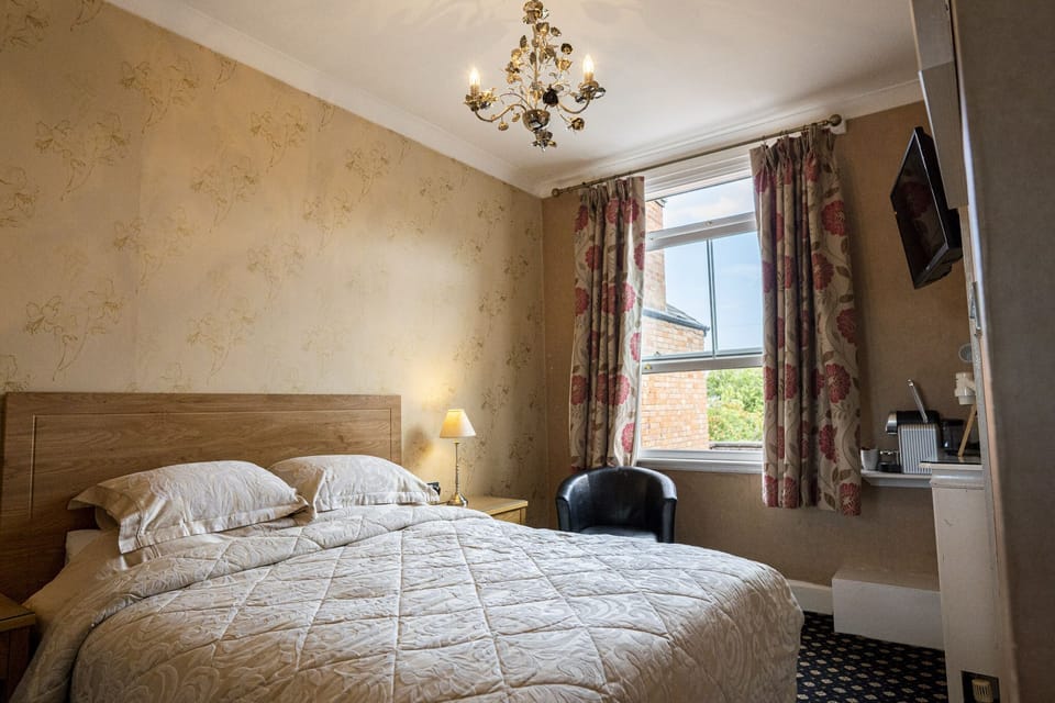Standard Double Room | Iron/ironing board, free WiFi, bed sheets