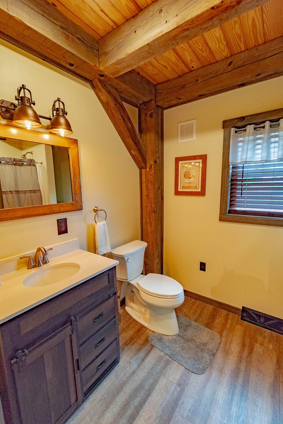 Bathroom - Modern and professionally cleaned.