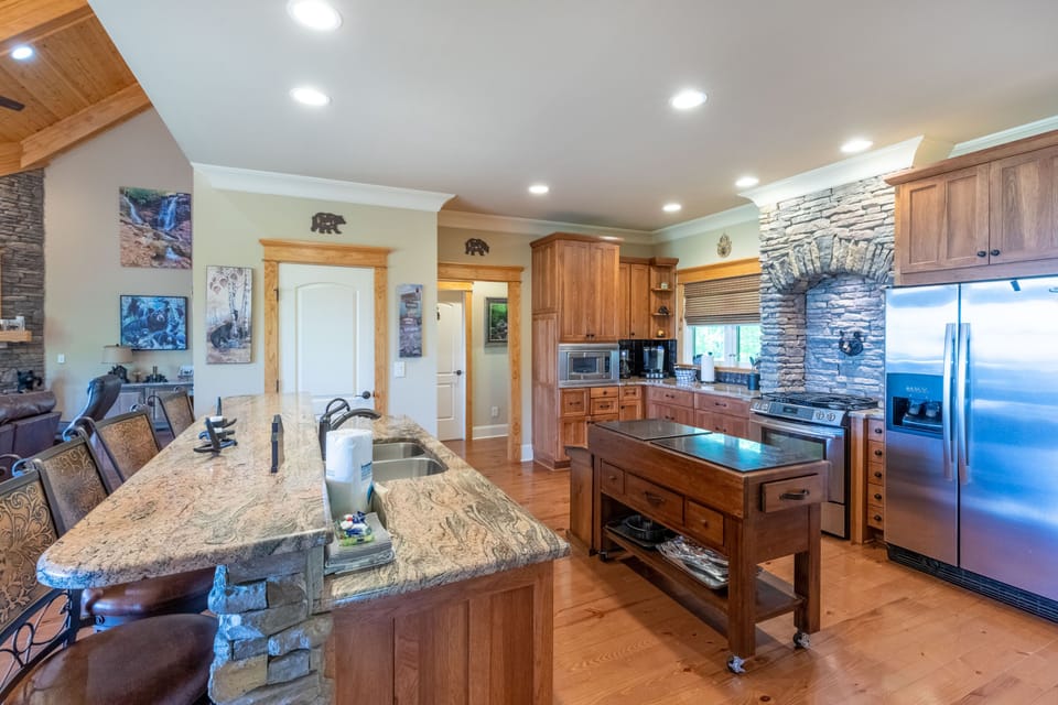 Kitchen - Kitchen with newer appliances and island bar with seating.