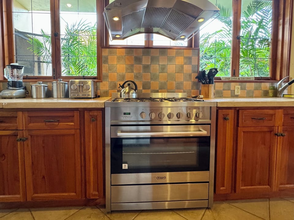 Cook up the catch of the day on a gourmet gas cooktop. 