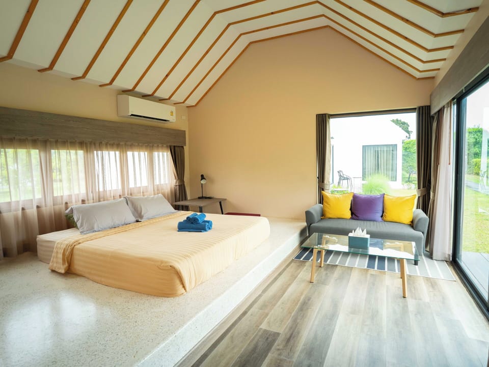 Sweet Hillside Chalet | Free WiFi, bed sheets