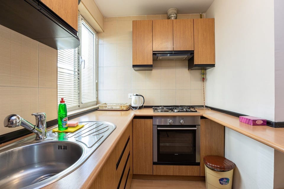 Family Apartment | Private kitchen | Stovetop, electric kettle, griddle, cookware/dishes/utensils