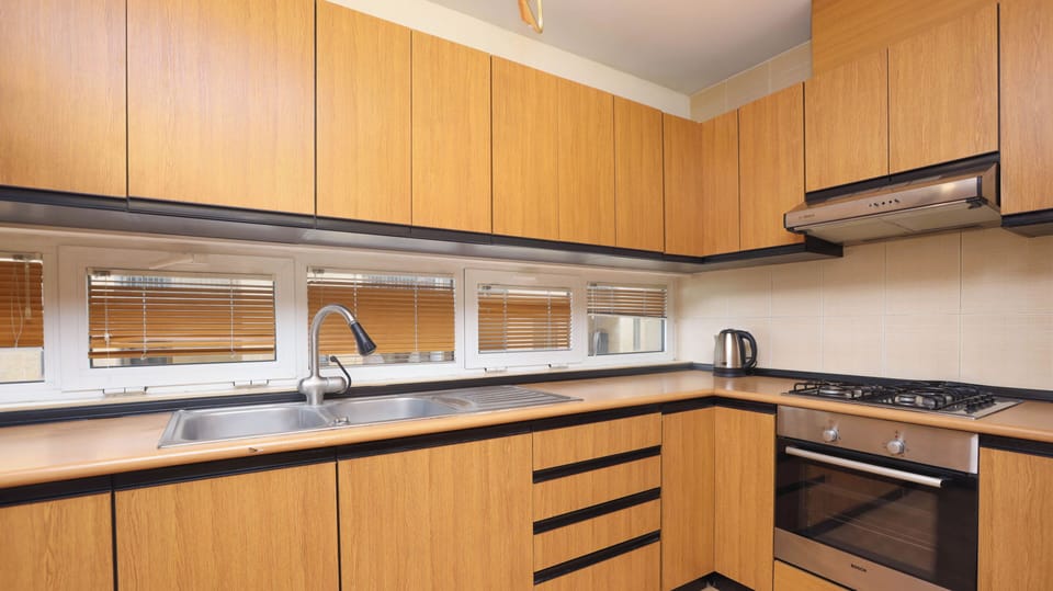 Design Apartment | Private kitchen | Stovetop, electric kettle, griddle, cookware/dishes/utensils