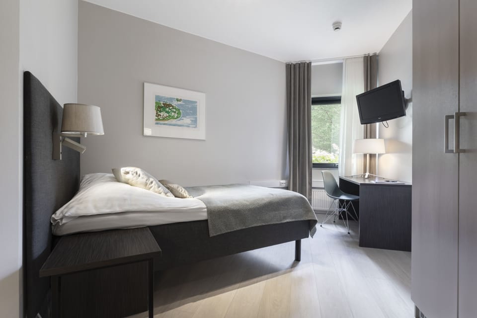 Single Room | In-room safe, free WiFi, bed sheets