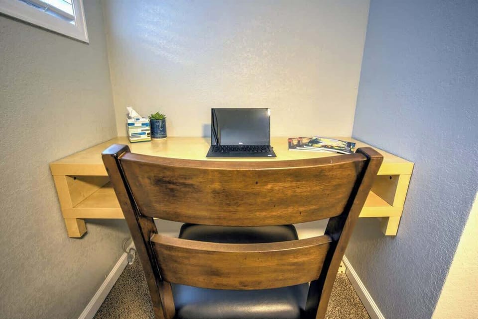 Sleep well on this comfortable and highly rated Zinus memory foam mattress! There is also a desk area for either getting ready for the day or taking care of some work.