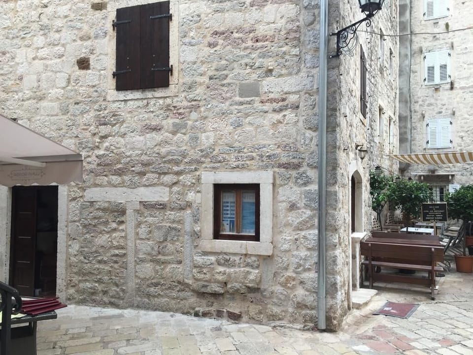 Athos Guesthouse Hotel in Kotor