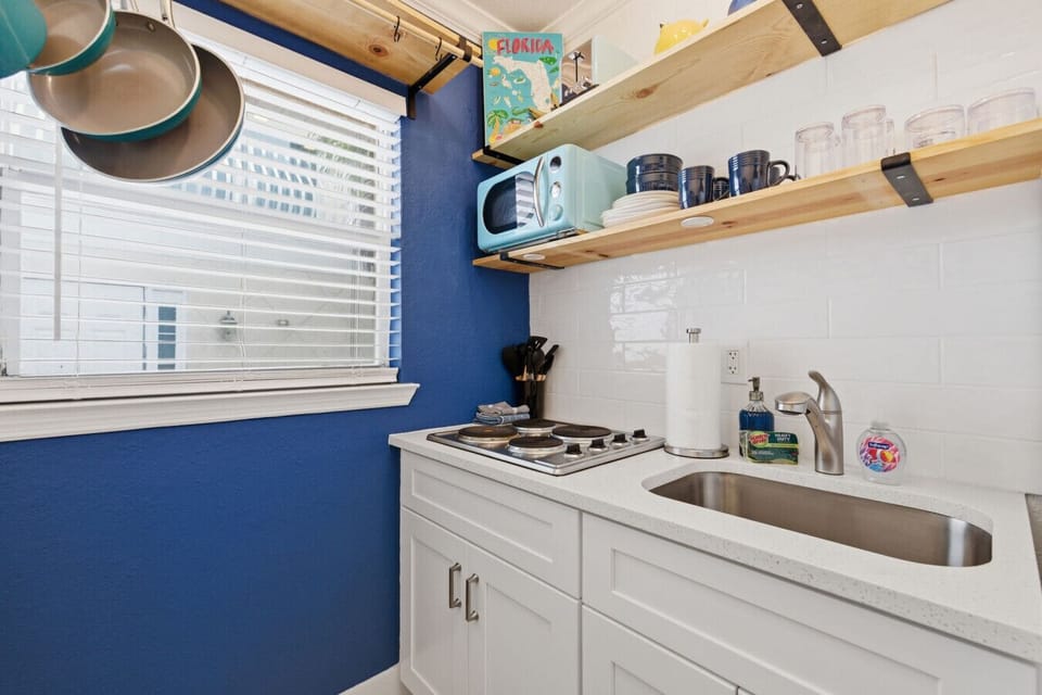 Kitchenette for Light Meals & Snacks