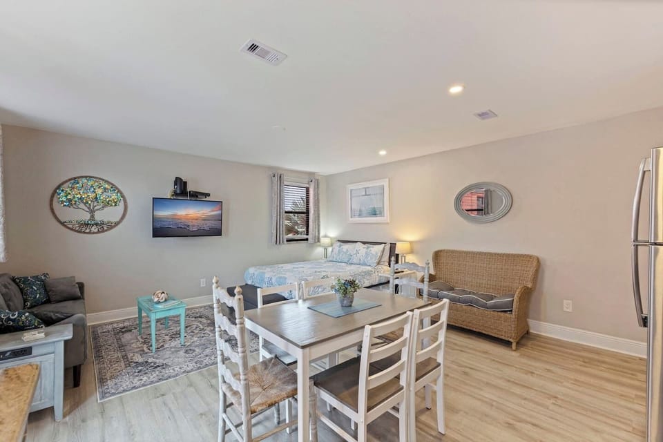 Cozy, Open Studio Perfect for Couples or Small Getaways