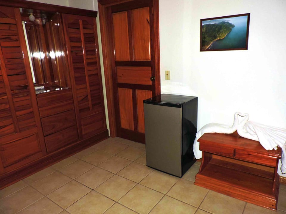 Suite, 1 King Bed | Premium bedding, desk, blackout drapes, WiFi