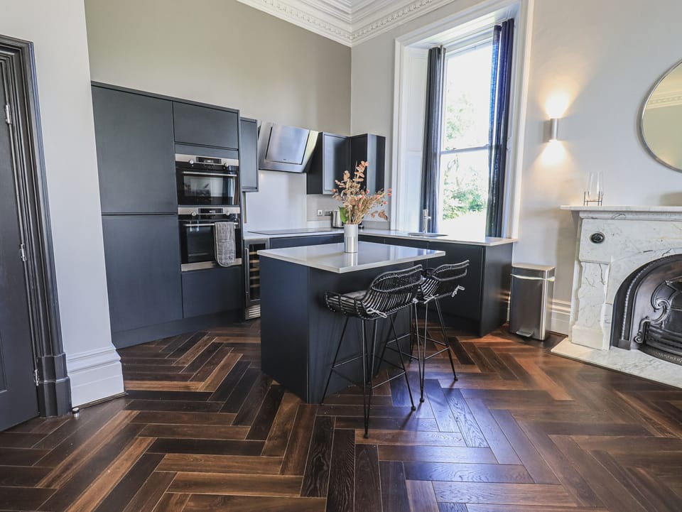 Cottage | Private kitchen | Fridge, microwave, dishwasher, electric kettle