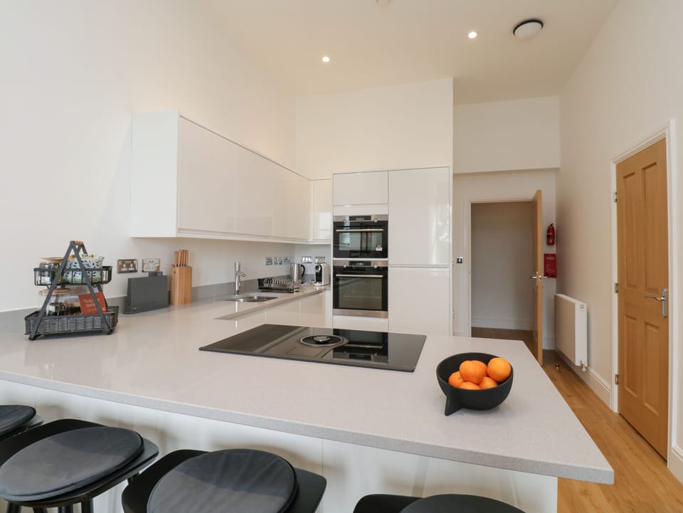 Cottage | Private kitchen | Fridge, microwave, dishwasher, electric kettle