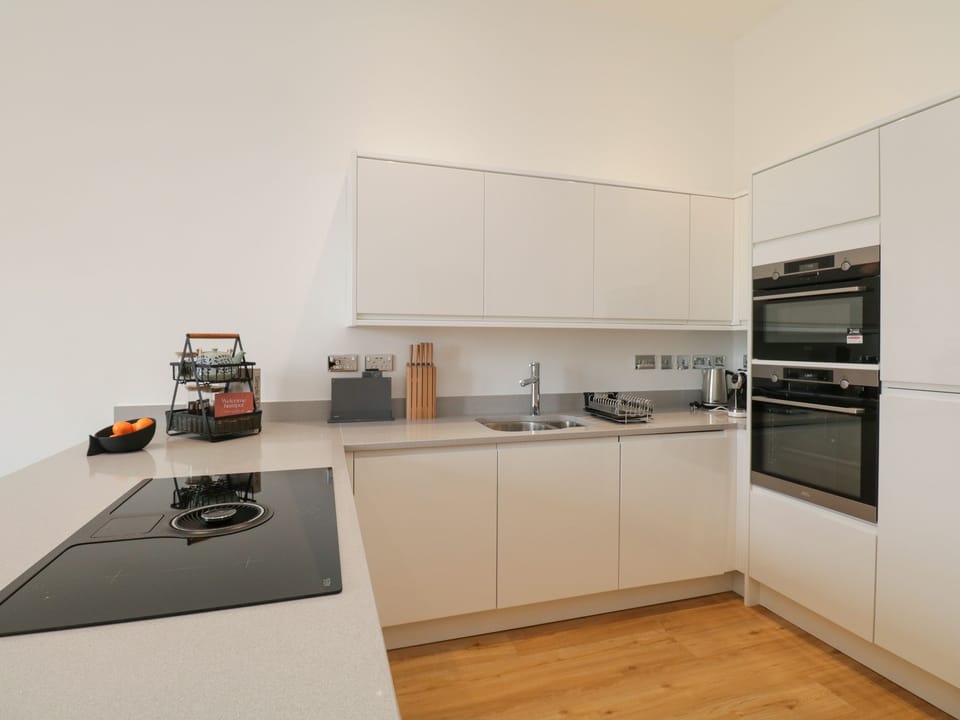 Cottage | Private kitchen | Fridge, microwave, dishwasher, electric kettle