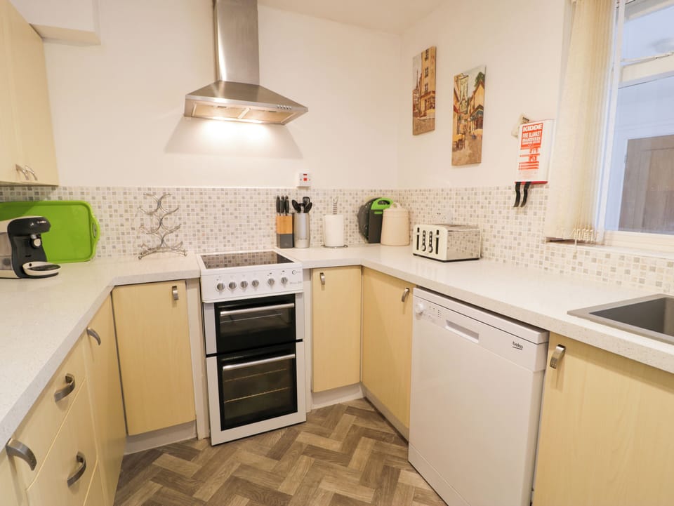 Cottage | Private kitchen | Fridge, microwave, dishwasher, electric kettle
