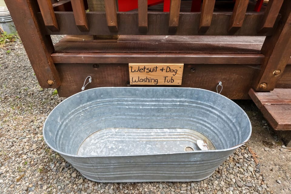 We have a tub outside so you can hose down your dog or wetsuits after a surf.
