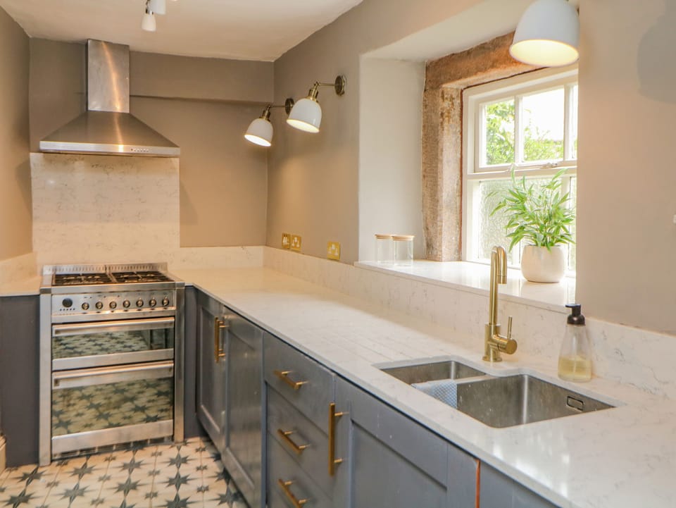Cottage | Private kitchen | Fridge, microwave, dishwasher, electric kettle