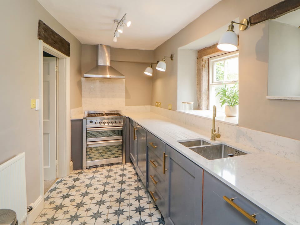 Cottage | Private kitchen | Fridge, microwave, dishwasher, electric kettle