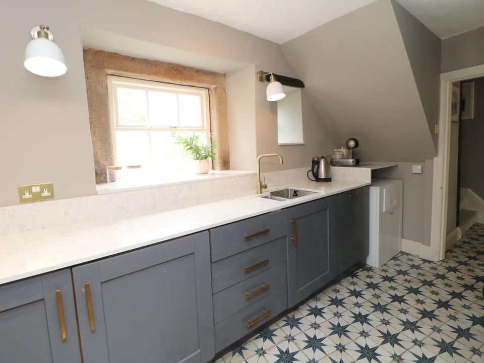 Cottage | Private kitchen | Fridge, microwave, dishwasher, electric kettle