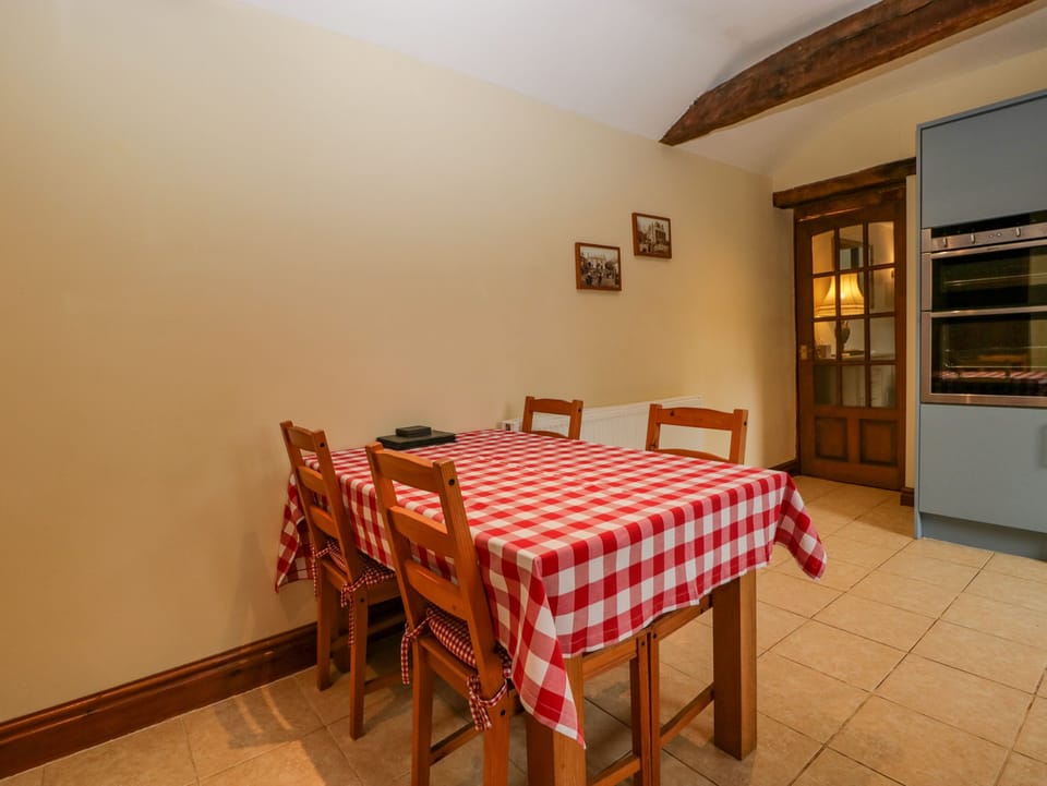 Cottage | Interior
