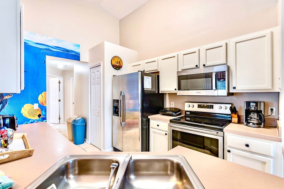 Dishwasher, Microwave.... all you'll need to prepare meals