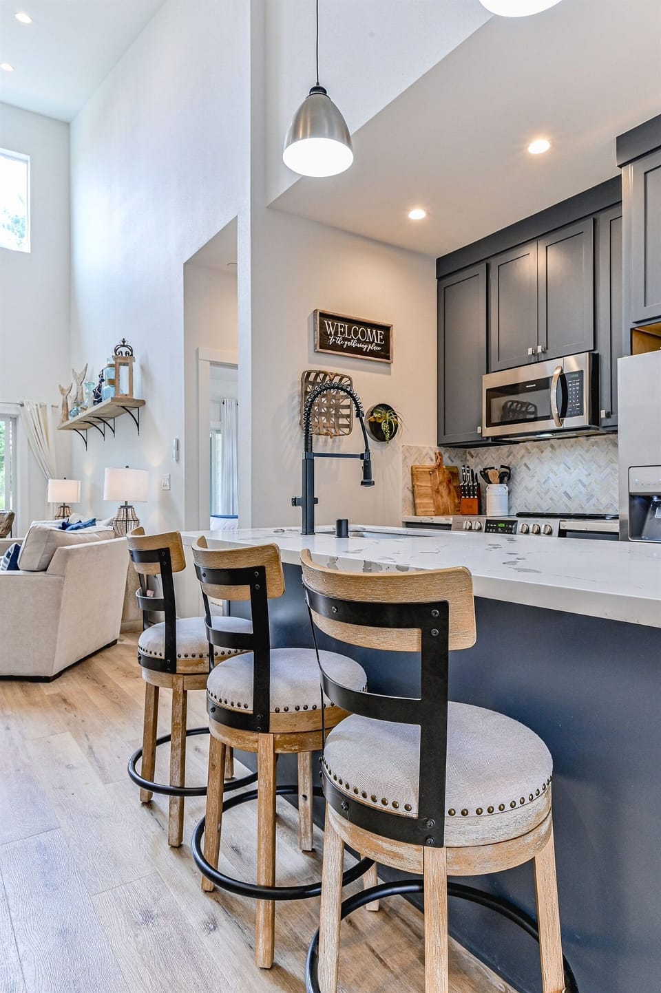 Additional seating at the quartz countertop in the kitchen