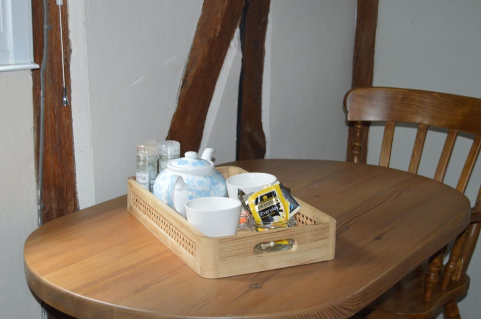 Willow cottage dining area