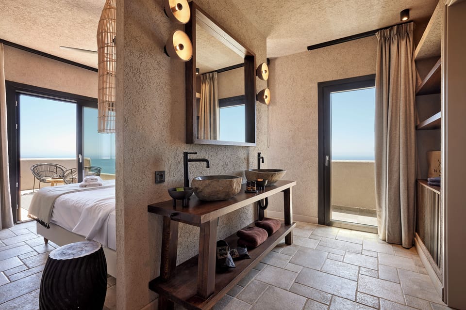 Junior Suite, Sea View | Premium bedding, in-room safe, desk, blackout drapes