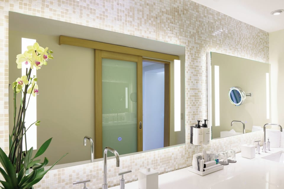Combined shower/tub, free toiletries, hair dryer, bathrobes