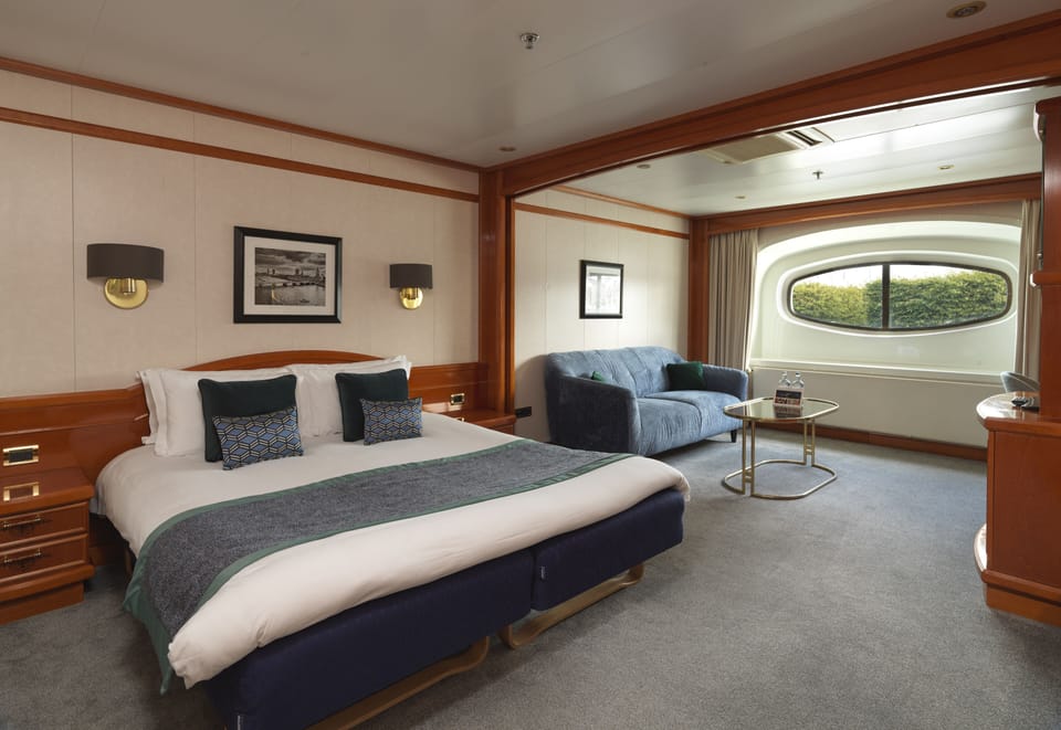 Premium bedding, in-room safe, desk, iron/ironing board