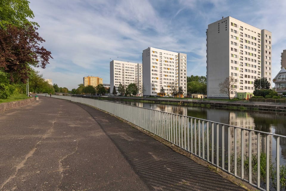 The building's location ensures a convenient stay.  