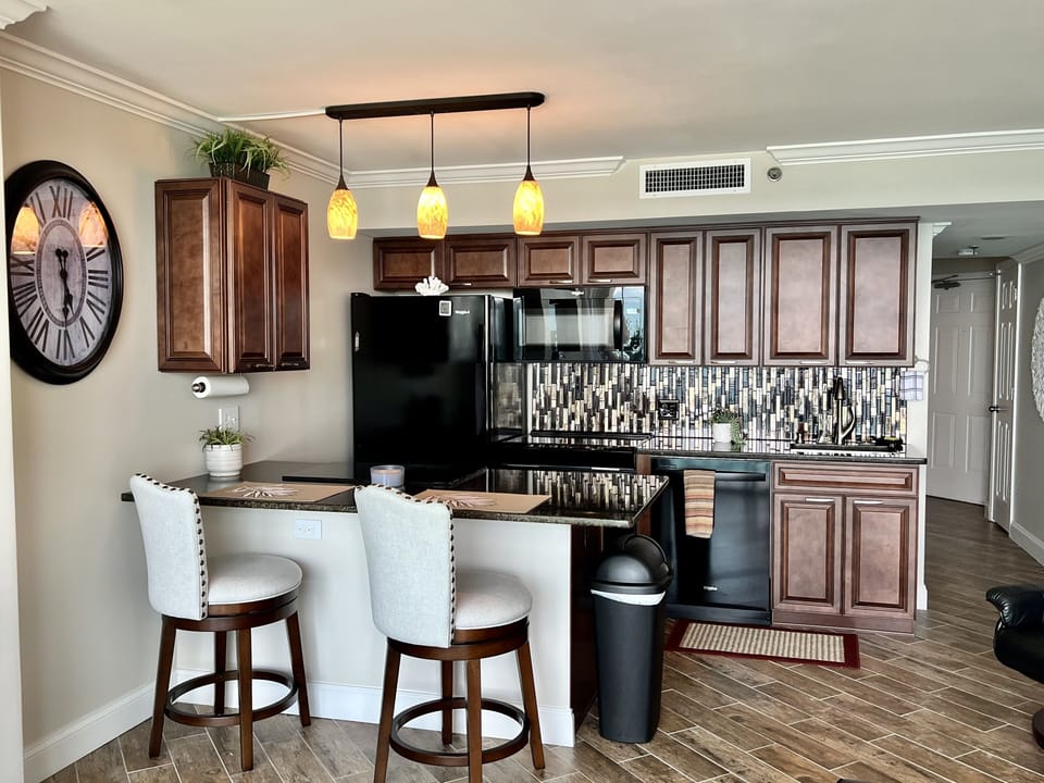 Fully equipped kitchen with counter seating & full size modern appliances