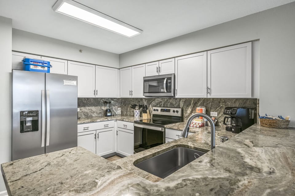 Full kitchen