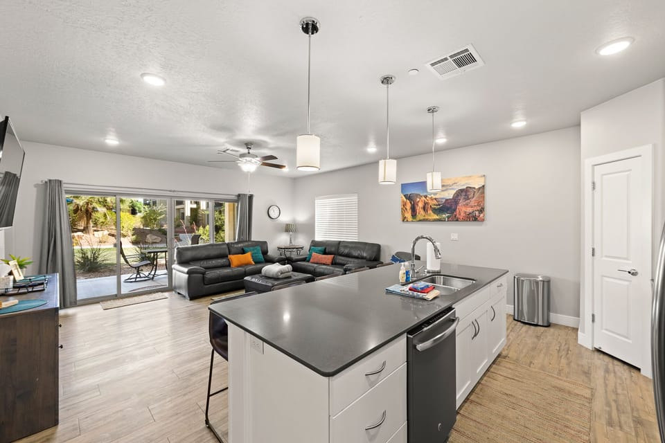 Large serving area, food prep or bar seat dining