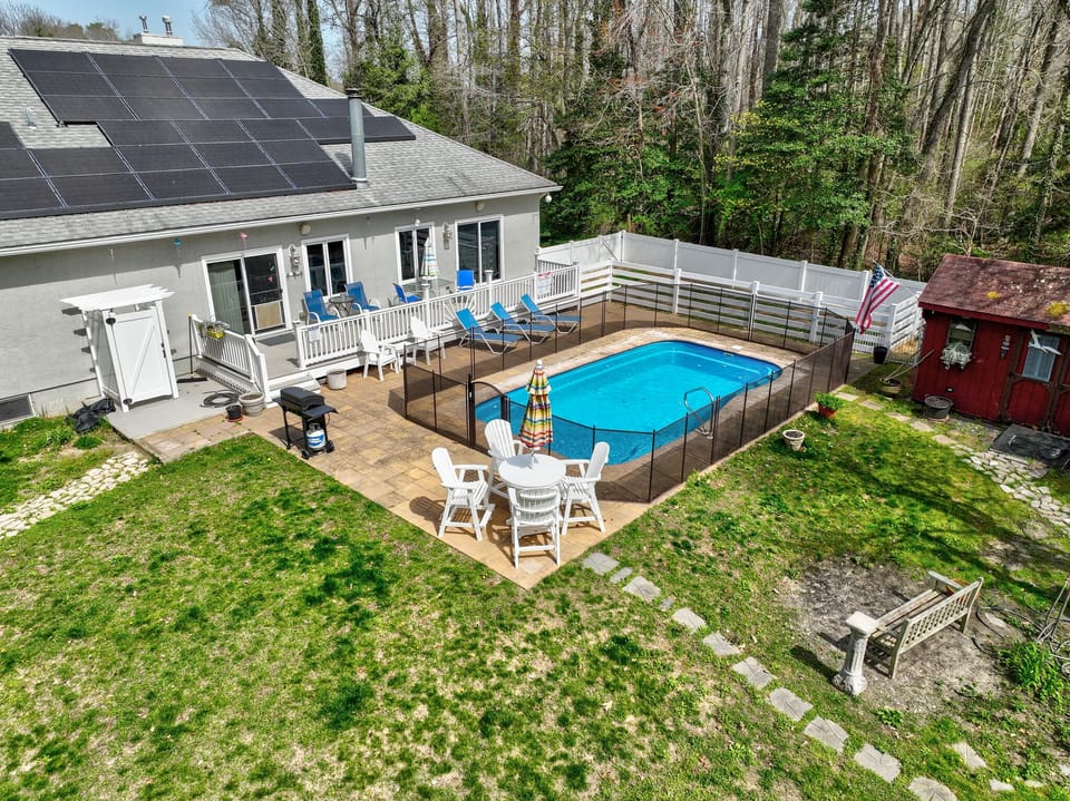 Pool, Deck, BBQ and Seating
