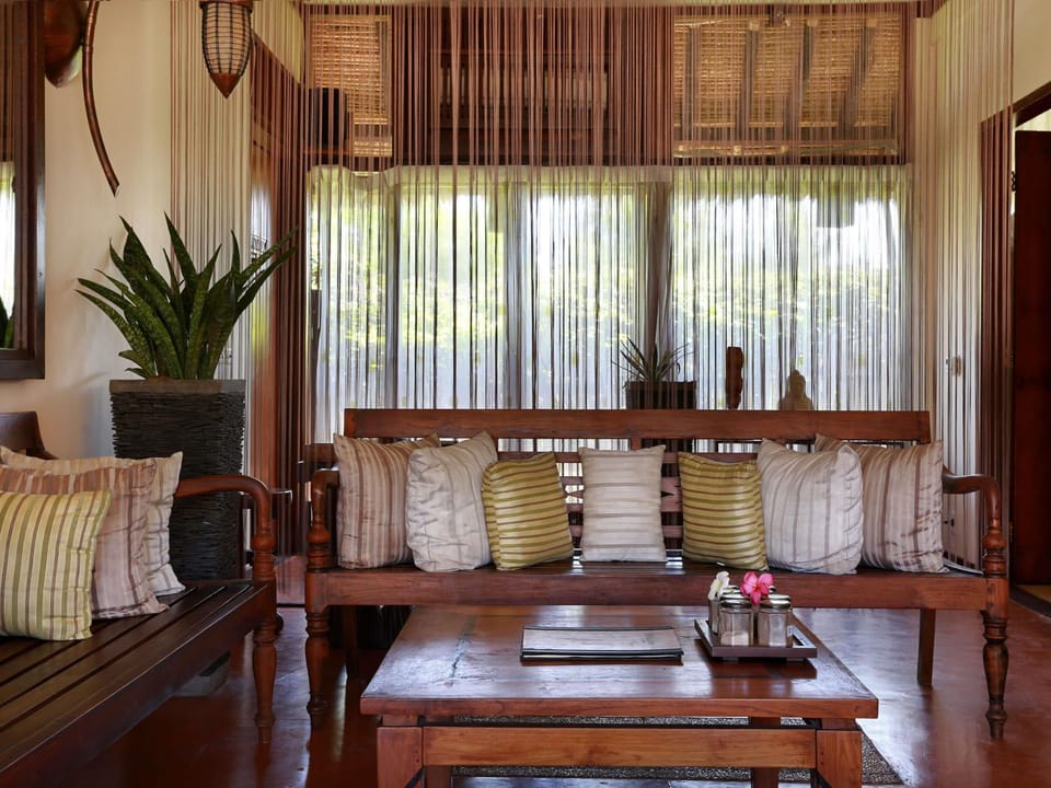 Couples treatment rooms, body treatments, aromatherapy
