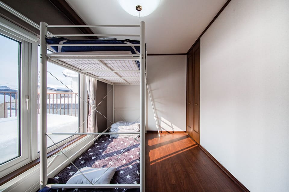 House | 4 bedrooms, free WiFi, bed sheets
