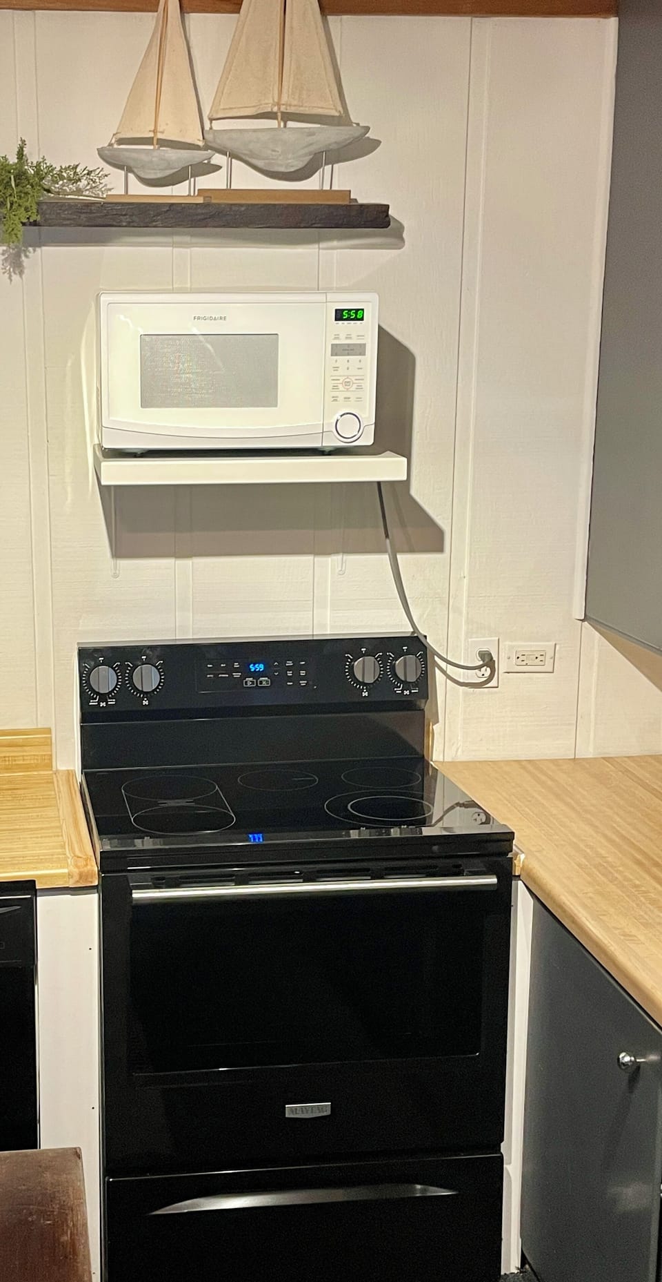 New full-size range/oven.